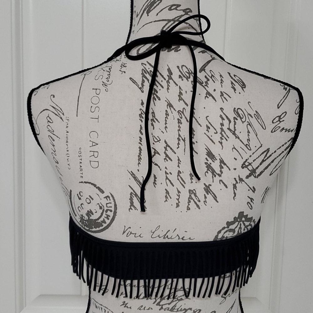 🚨 SOLD!🚨VS PINK Fringe Halter Bikini Top 👙 - Picture 4 of 7